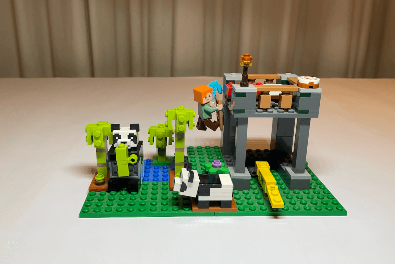 Lego set 21158: The Panda Nursery