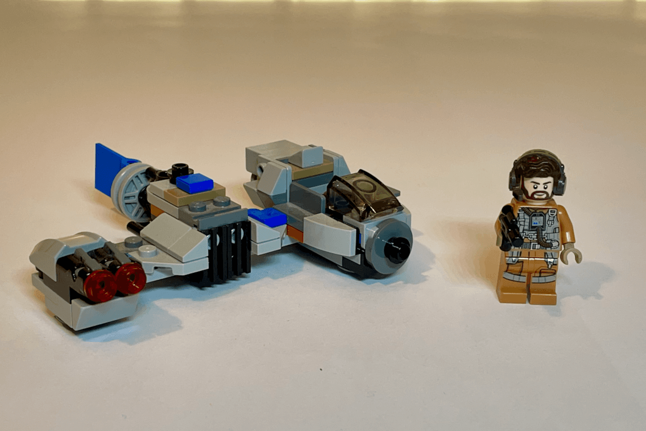 Lego set 75195: Ski Speeder vs. First Order Walker