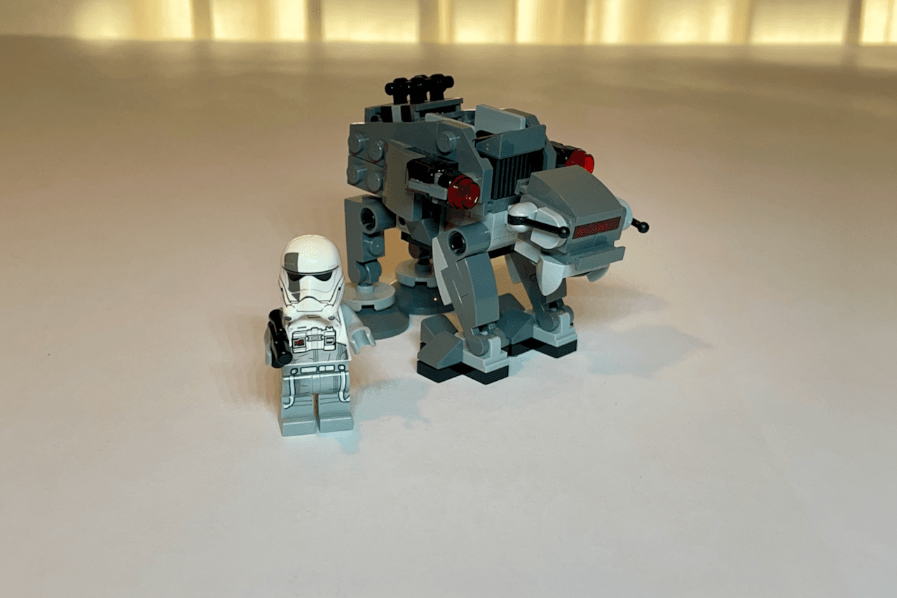 Lego set 75195: Ski Speeder vs. First Order Walker