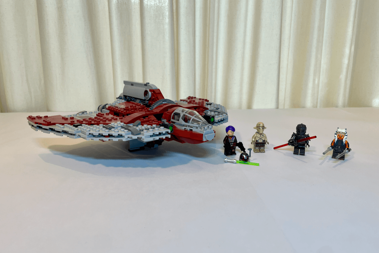 Lego set 75362: Ahsoka Tano's T-6 Jedi Shuttle